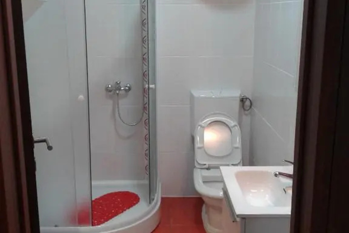 Room 4 of 12