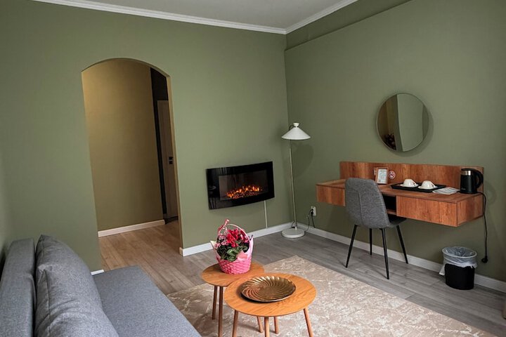 Room 15 of 42