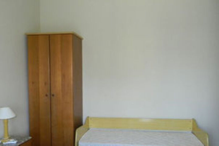 Room 7 of 32