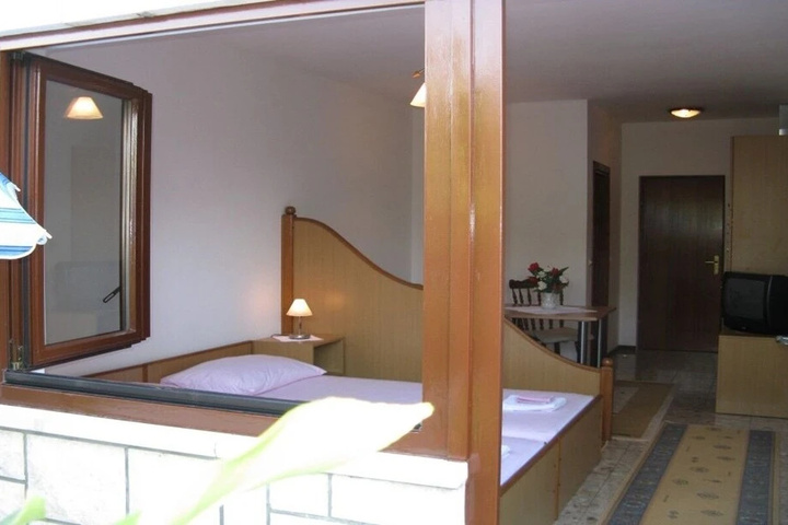Room 3 of 10