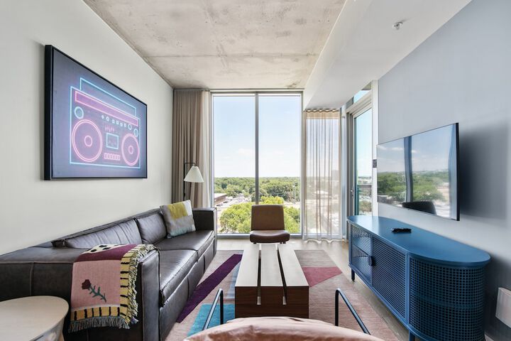 Room 402 of 860