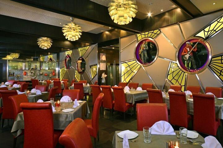 Dining 86 of 136