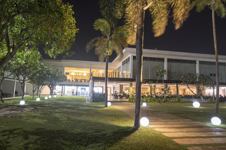 Hotel Exterior 143 of 162