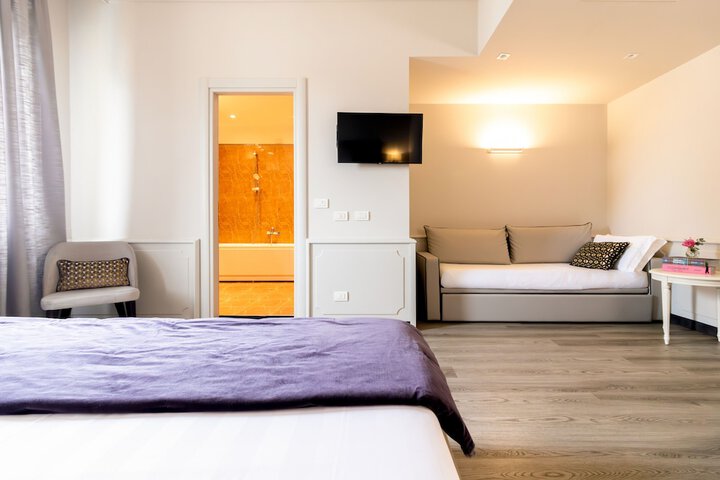 Room 42 of 77