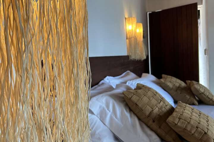 Room 12 of 18