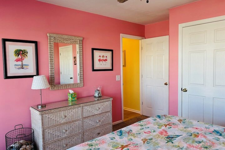 Room 4 of 66