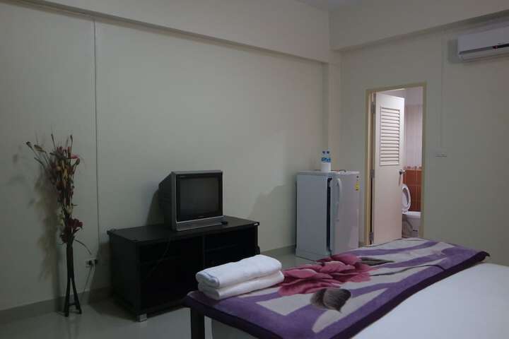 Room 5 of 17