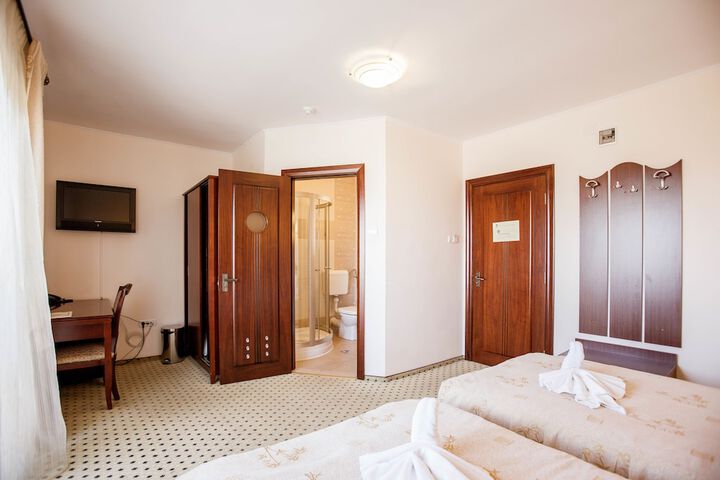 Room 12 of 84