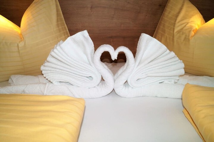 Room 3 of 97