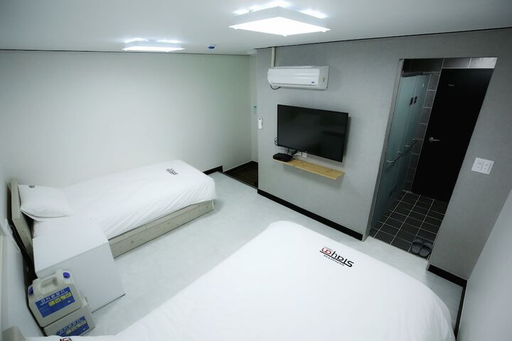 Room 14 of 46