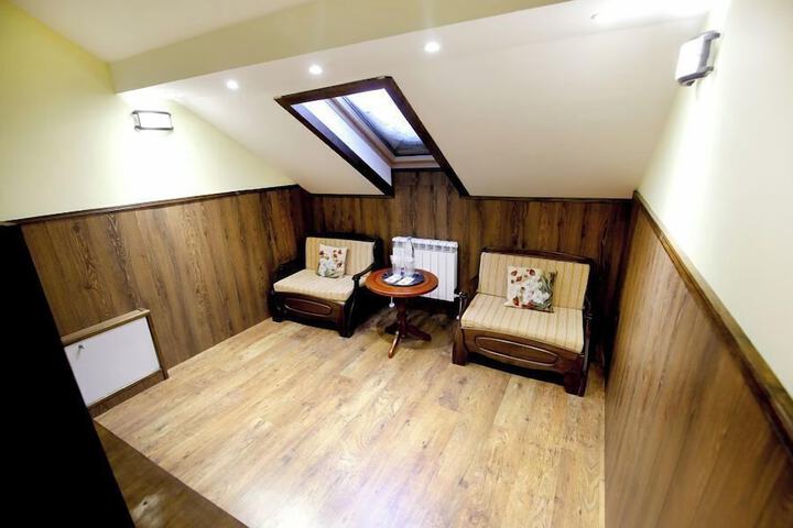 Room 9 of 17