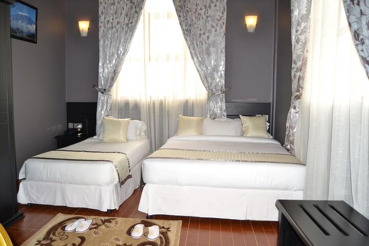 Room 6 of 33