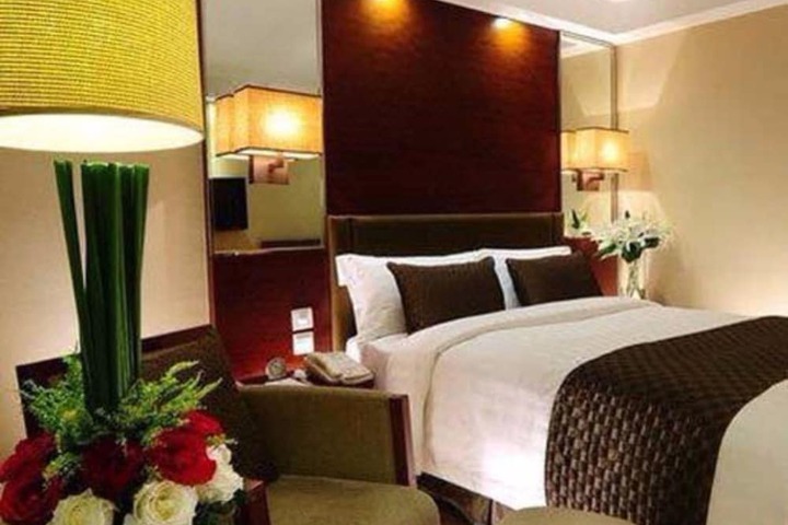 Room 8 of 34