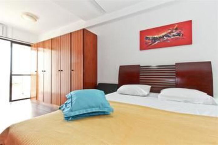 Room 17 of 28