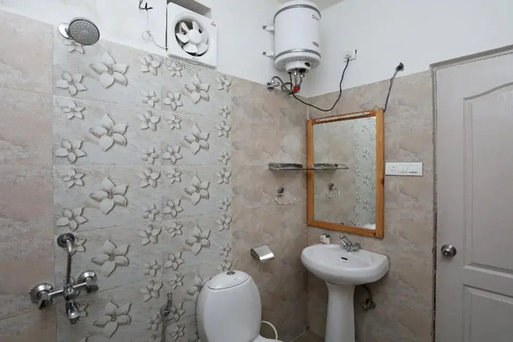 Room 9 of 17