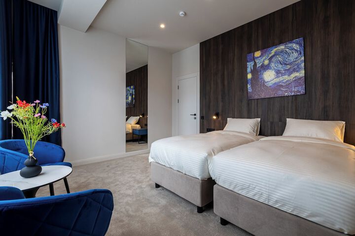 Room 14 of 98