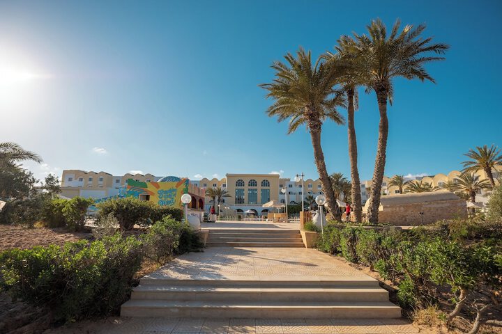 Hotel Exterior 52 of 60