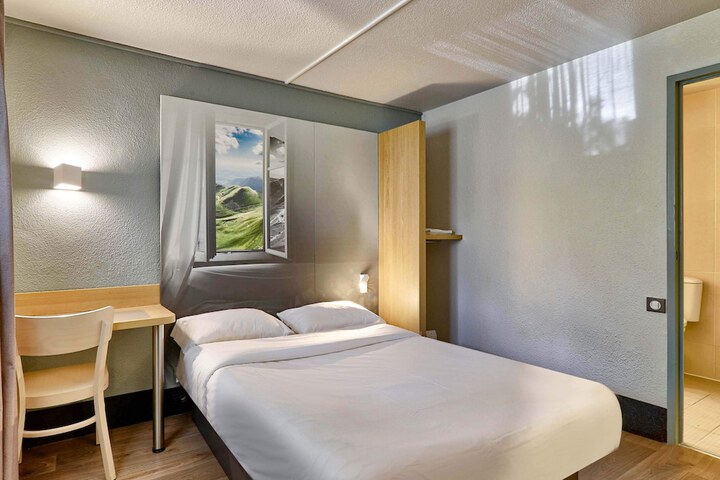 Room 11 of 23