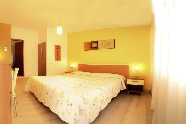 Room 6 of 19