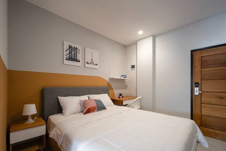 Room 9 of 19
