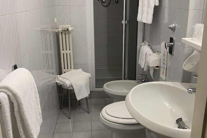 Room 43 of 77