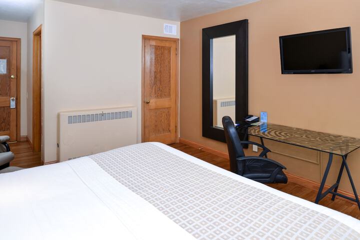 Standard | King Bed (1 of 9)