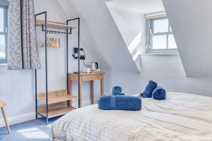 Room 5 of 40