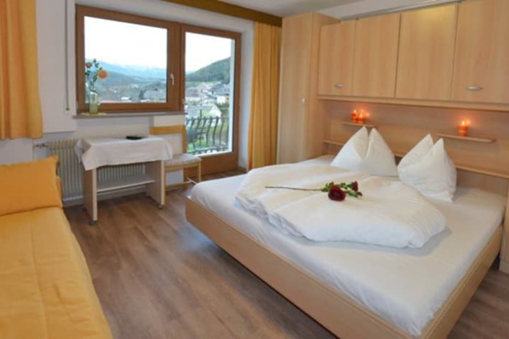 Room 4 of 39