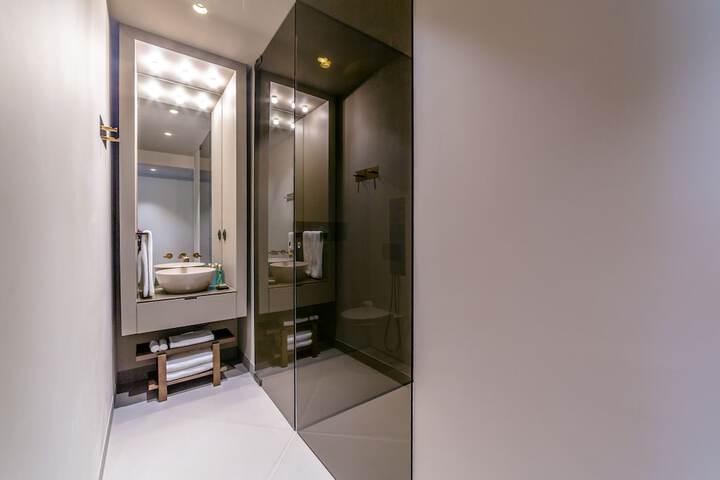 Room 20 of 38