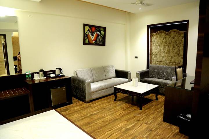 Room 13 of 38