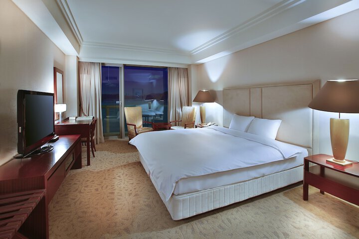 Room 9 of 79