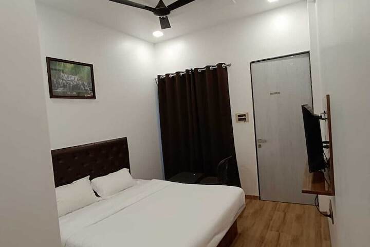 Room 2 of 23