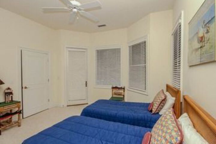Room 15 of 48