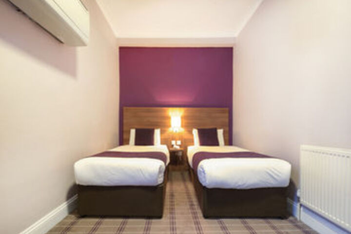 Room 15 of 28