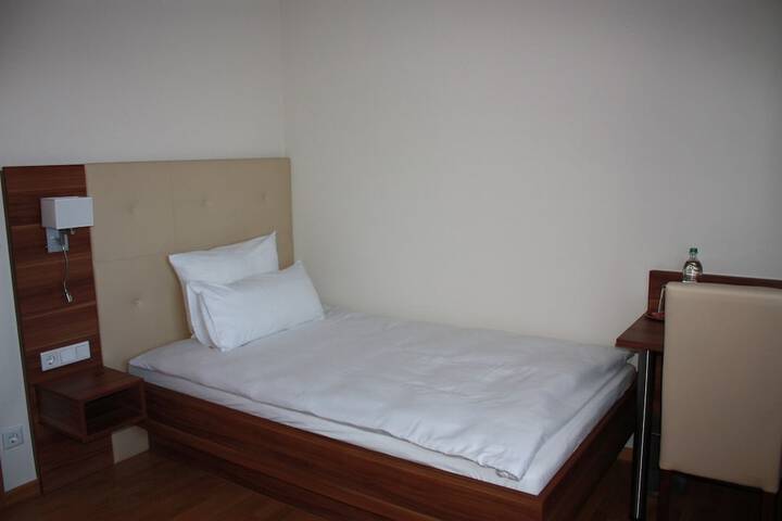 Room 4 of 19