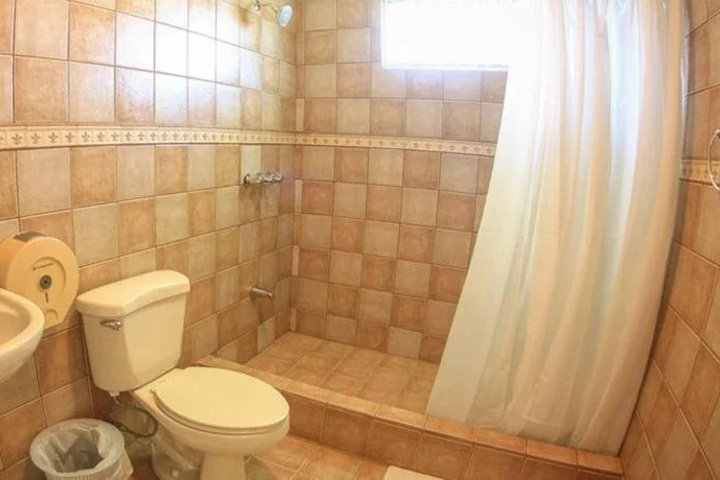 Room 6 of 10
