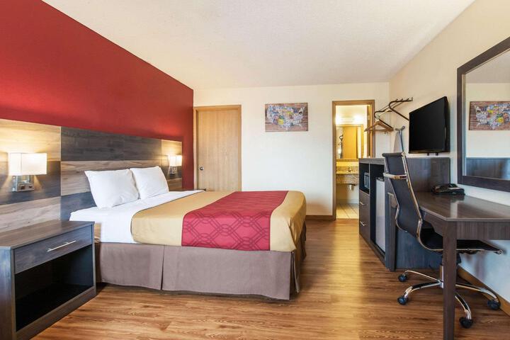 1 Queen Bed (3 of 22)