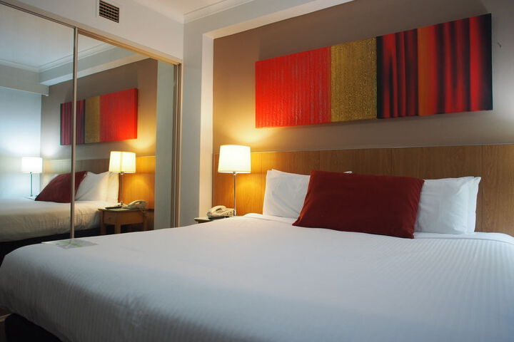 Room 4 of 33
