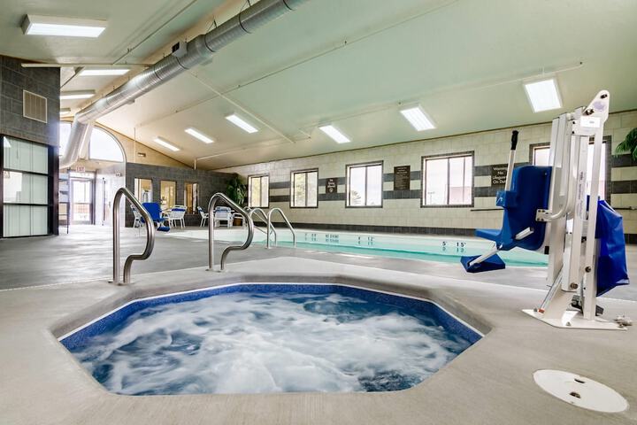 Pool Hotel
