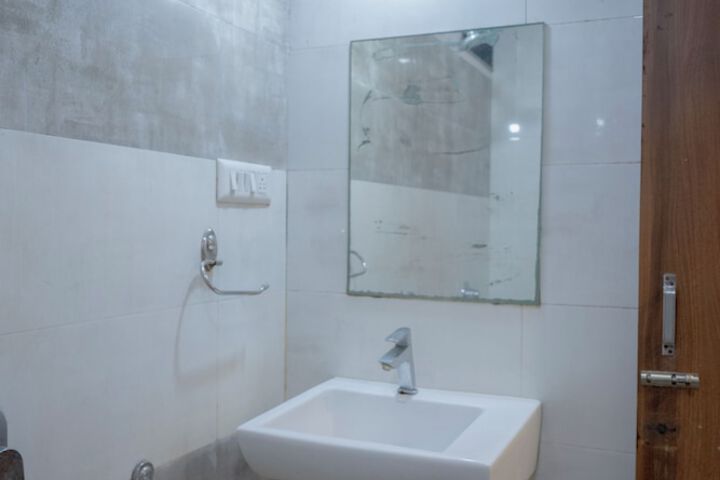 Room 18 of 33