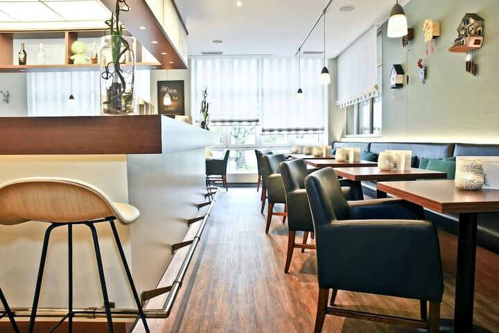 Lounge 47 of 69