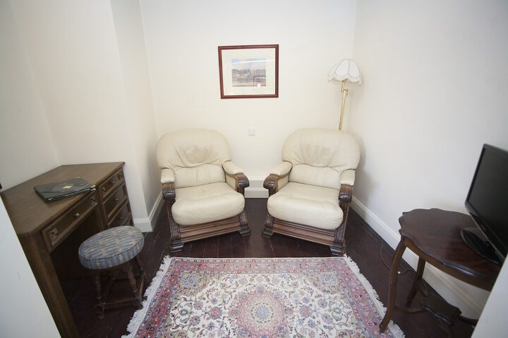 Room 10 of 85