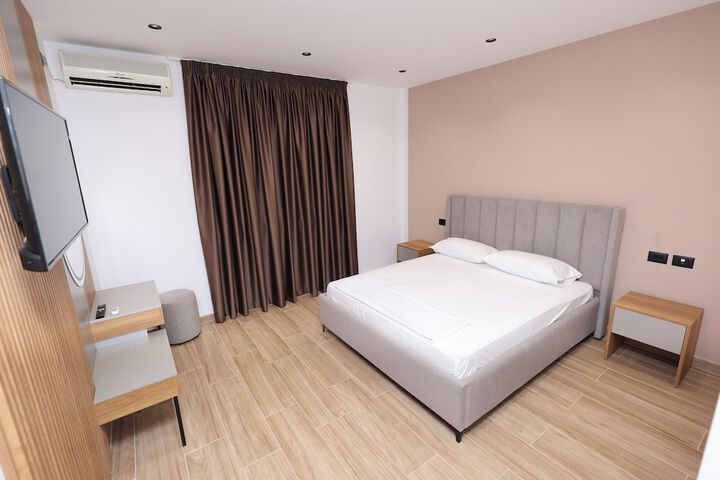 Room 14 of 73