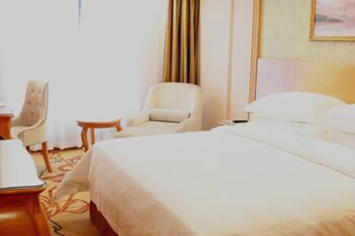Room 8 of 22