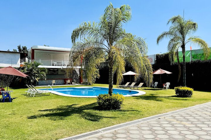 Pool 21 of 41
