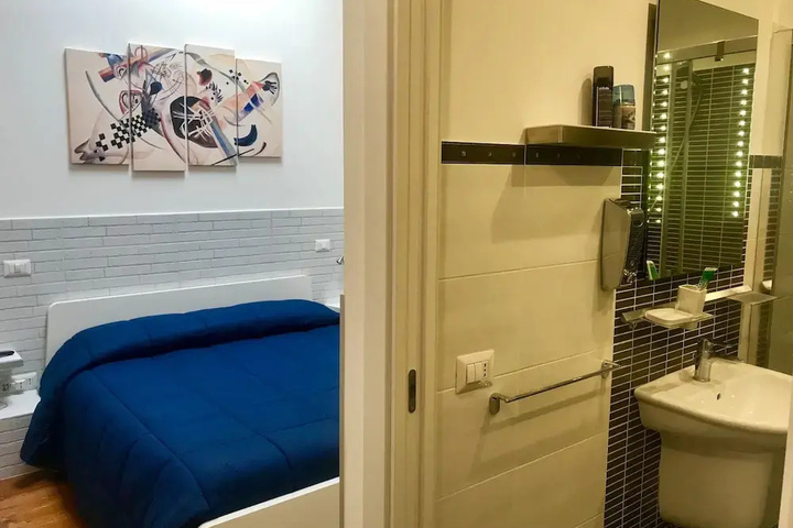 Room 4 of 16