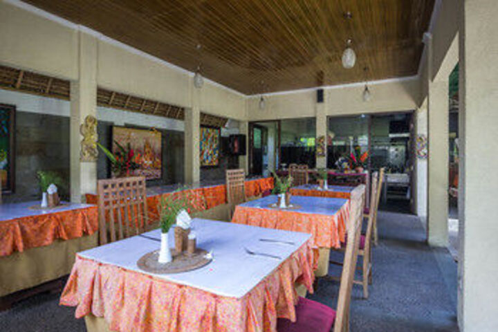 Dining 5 of 25