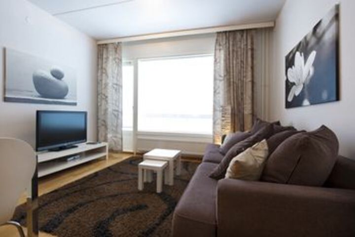 Room 10 of 12