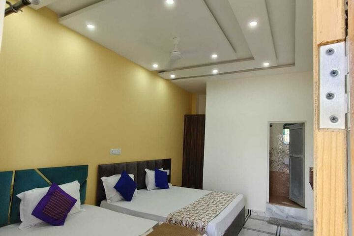 Room 12 of 25
