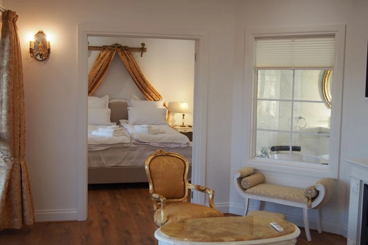 Room 3 of 21